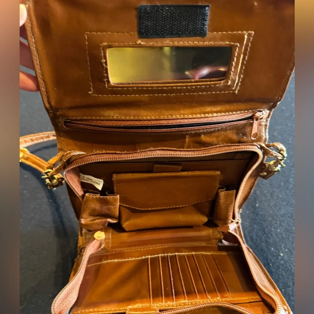 Vintage Blue and Tan Pebblesd Leather Crossbody Bag - Picture 7 of 15